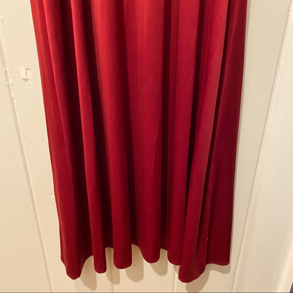 Elegant Red Sleeveless Dress - Picture 8 of 10